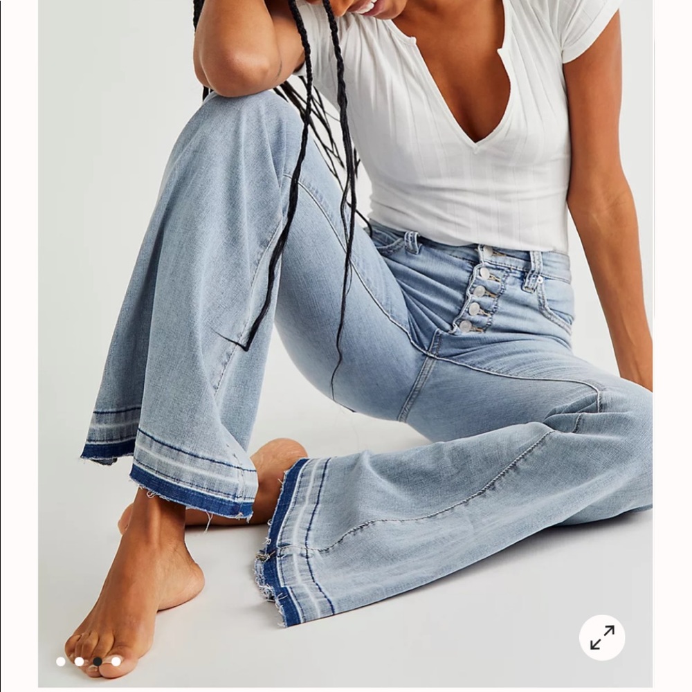 🌻 SOLD 🌻 Free People Irreplaceable Flare Jeans